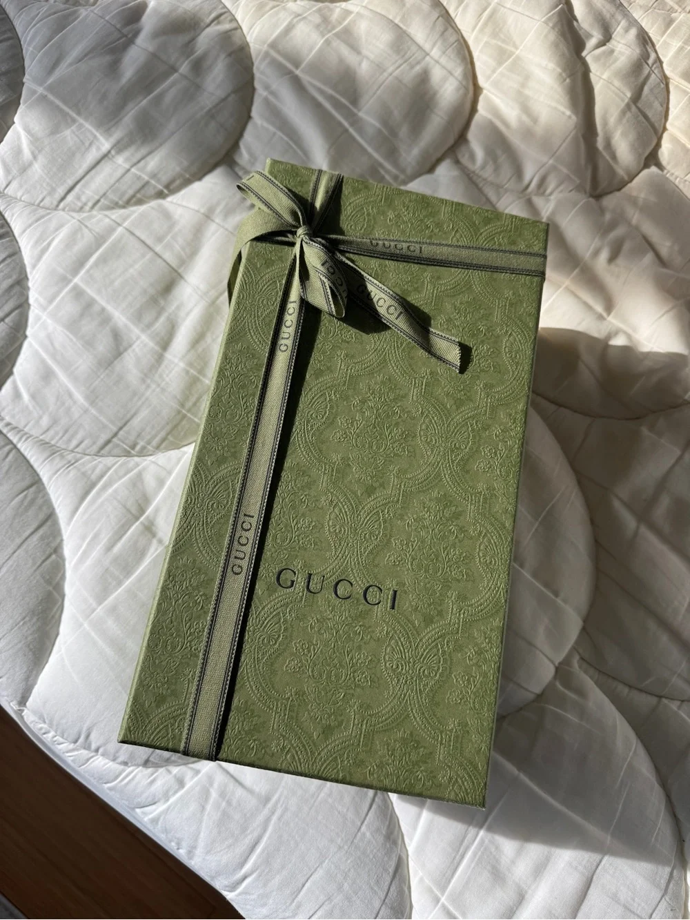 Gucci Green Gift Shoe Box with Branded Ribbon